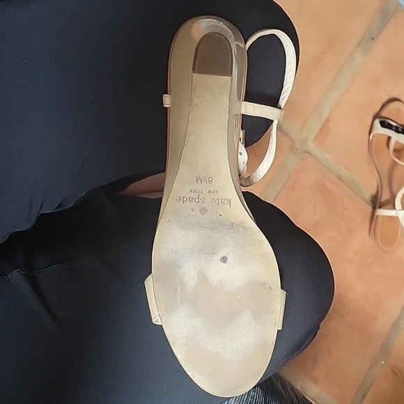 Kate Spade Size 8.5 Cream Wedge Sandals with Black Bow & Back Strap - Picture 4 of 7